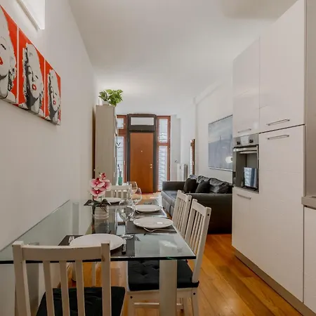 Guesthost - Novoli Escape In With Parking Appartamento *